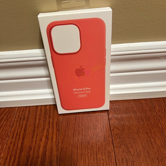 iPhone 13 Pro silicone case - Picture 2 of 3